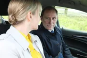 DC Janet Scott (Lesley Sharp, l.); Chris Crowley (Danny Webb, r.)