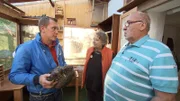 Von links: Trödel-Experte Otto Schulte, Sabine und Wolfgang bei der ersten Begehung.