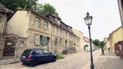 Der 38-jährige Helge kauft dieses Schnäppchenhaus für gerade mal 5.000 Euro. Jetzt müssen 250 Quadratmeter Wohnfläche renoviert werden.