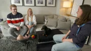 Nadine und Max mit Zwergdackel Fini und Steffi Krauß (r.)