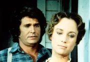 Leslie (Jenny Sullivan, r.) erklärt Charles (Michael Landon, l.), dass sie für ihren Mann nicht mehr existiere ...