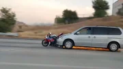 PKW erfasst ein Motorrad