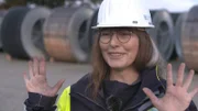 Geschäftsführerin Tanja Larisch mit schmutzigen Händen.