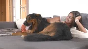 XXL-Mischling Milow und Frauchen Lena