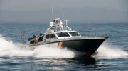 Ein Patrouillenboot der Guardia Civil fährt schnell in Spanien. (Guardia Civil)