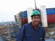 Willi auf Entdeckungstour auf der Schiffswerft der Nordseewerke in Emden.
