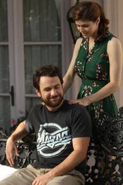 Charlie Kelly (Charlie Day), Ruby Taft (Alexandra Daddario)