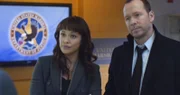 Als die Bundespolizei beschließt, einen Informanten doch nicht ins Zeugenschutzprogramm aufzunehmen, ist dieser in ernsthafter Gefahr. Danny (Donnie Wahlberg, r.) und Baez (Marisa Ramirez, l.) beschließen, ihn auf eigene Faust zu schützen ...