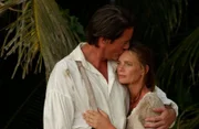 Captain Cyrus Smith (Kyle MacLachlan) und Jane Spillet (Gabrielle Anwar) müssen auf der geheimnisvollen Insel ständig ums Überleben kämpfen.
