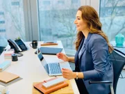 Geschäftsführerin Tanja Larisch im Büro.