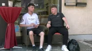 Pascal (23, li.) verliert seinen Minijob. Ob Kumpel Jonas (re.) ihm einen Rat geben kann?; Pascal (23, li.) verliert seinen Minijob. Ob Kumpel Jonas (re.) ihm einen Rat geben kann?