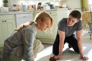 Mae Barber (Kristen Hager) und Joe Turner (Max Irons)  Die Verwendung des sendungsbezogenen Materials ist nur mit dem Hinweis und Verlinkung auf TVNOW gestattet.