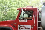 Die Jungs von "Danley Demolition" hoffen auf fette Beute. Doch nur, wenn die gefundenen Sport-Sammlerstücke tatsächlich etwas wert sind, lohnt sich der Deal für Brian und Lee ...