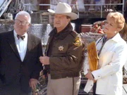 Jessica (Angela Lansbury) hilft Mort Metzger (Ron Masak) und Seth Hazlitt (William Windom) bei der Aufklärung des Mordfalls.