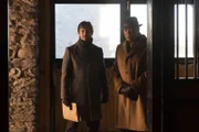 Ausgerechnet Hannibal rät Jack (Laurence Fisburne, r.), Will (Hugh Dancy, l.) zu ihrem neuen Fall hinzuzurufen ...