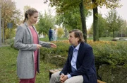 Julia (Mirka Pigulla, l.); Paul (Steffen Münster, r.)