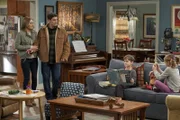 (v.l.n.r.) Kay (Maggie Lawson); Mike (Jason Biggs); Marc (Jack Stanton); Leila (Oakley Bull)