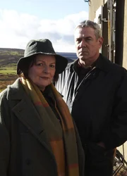 Unterstützung im Fall Lizzie Faulkner bekommt DCI Vera Stanhope (Brenda Blethyn, l.) von DC Kenny Lockhart (Jon Morrison, r.).