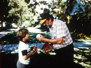 Mark (Victor French, r.) und der kleine Adam (Jerry Supiran, l.) haben Freundschaft geschlossen.