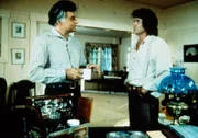 Harper (Charles Gioffi, l.) und Charles (Michael Landon, r.) reden über den bevorstehenden Pferdekauf.