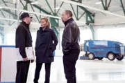 V.l.: Coach Gordon Sheen (Brad Fraizer), Detective Amanda Rollins (Kelli Giddish), Detective Odafin "Fin" Tutuola (Ice T)  +++ Die Verwendung des sendungsbezogenen Materials ist nur mit dem Hinweis und Verlinkung auf RTL+ gestattet.