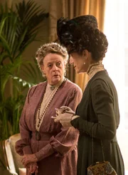 Dowager Countess of Grantham, Violet (Maggie Smith)