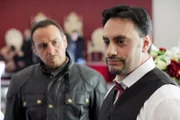 Semir (Erdogan Atalay, l.) erfährt von seinem Bruder Kemal (Erdal Kacar), zu welchem Tresor Aladdins Schlüssel passt.