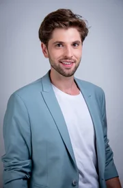 Elias Reichert (Henry Sydow).