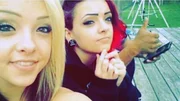 Natalie Bollinger (l.)