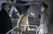 Wie gut kennen sich Randall Tier (Mark O'Brien, r.) und Hannibal (Mads Mikkelsen, l.) wirklich?; Wie gut kennen sich Randall Tier (Mark O'Brien, r.) und Hannibal (Mads Mikkelsen, l.) wirklich?