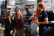 Nicole (Ashley Boettcher, l.); Kay (Maggie Lawson, Mitte)