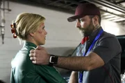 Silke (Wolke Hegenbarth) wird in der Tiefgarage von dem Gangster Frost (Aleksander Jovanovic) überrascht.