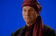 Captain Nemo (Patrick Stewart) arbeitet auf der Insel an einer Bombe von unvorstellbarer Zerstörungskraft.