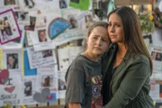 L-R: Charlotte (Ava Acres) and Maddie Kendall (Jennifer Love Hewitt)