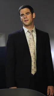 Detective Don Flack (Eddie Cahill) ermittelt in einem mysteriösen Fall. In das Büro eines einflussreichen Zeitungsverlegers wird während dessen Anwesenheit eingebrochen.