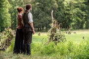 Outlander – Die Highland-Saga Staffel 5 Folge 6 Banges Warten auf eine Naturkatastrophe: Sophie Skelton als Brianna Randall Fraser, Richard Rankin als Roger Wakefield
