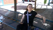 Für Sabrina (40) geht es heute nach Bremerhaven. Die 40-jährige Bremerin möchte sich dort eine Wohnung anschauen.