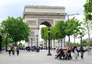 Blick auf den Triumphbogen in Paris.