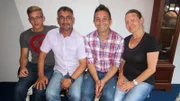 Von links: Onno, Talip, Trödel-Experte Mauro Corradino und Beate.Von links: Onno, Talip, TrĂ¶del-Experte Mauro Corradino und Beate.