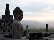 Die Magie des Ortes erf&auml;hrt der Besucher besonders bei Sonnenauf- und Sonnenuntergang. Heute ein beliebtes Touristenziel, war dies einst der heiligste Ort eines gro&szlig;en Reichs.