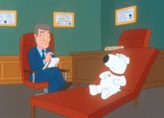 Da Stewie Brian hasst, pinkelt er im Haus überall hin und behauptet, dass es Brian gewesen ist. Daraufhin wird Brian (r.) von den Griffins zu einem Psychiater geschickt.