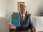 Schon seit seiner Kindheit träumt der Reichsbürger Joachim Widera davon, einst Kanzler zu werden. Heute ist er nach eigenen Angaben seinem Traum näher als je zuvor. 2007 gründete der Reichsdeutsche die Nationalliberale Partei "Deutsche Zukunft" und ist überzeugt davon, bald Reichskanzler des "Deutschen Reiches" zu werden.