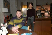 Jonas (Felix van Deventer) sucht bei Lilly (Iris Mareike Steen) Hilfe, wie er Flo wieder verstehen kann.