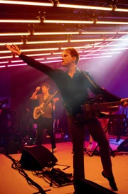 Leadsänger und Gitarrist der schottischen Indie-Rockband Franz Ferdinand: Alex Kapranos