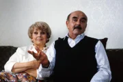Frau Schöninger (Bruni Löbel) mit ihrem Mann (Walter Sedlmayr).
