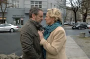 Susanne (Heike Jonca, r.) und Ingo (Wolfgang Wagner, l.) söhnen sich nach all den Jahren aus.