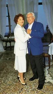 Dr. Eberhard Frank (Hans Caninenberg) nimmt das Angebot von Signora Bianchi (Lola Müthel) an: Er will seinen Ruhestand im milden Klima Italiens verleben, auf dem Castello der Signora.