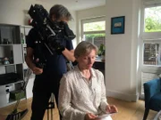 Im November stirbt Marina Litwinenkos Mann Alexander nach einer Vergiftung mit radioaktivem Polonium. Mit der medienwirksam inszenierten Ermordung des Ex-Agenten soll offenbar ein Exempel statuiert werden.