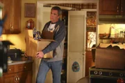 Mike (Neil Flynn)