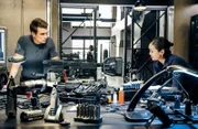 Jim Street (Alex Russell) und Christina 'Chris' Alonso (Lina Esco)